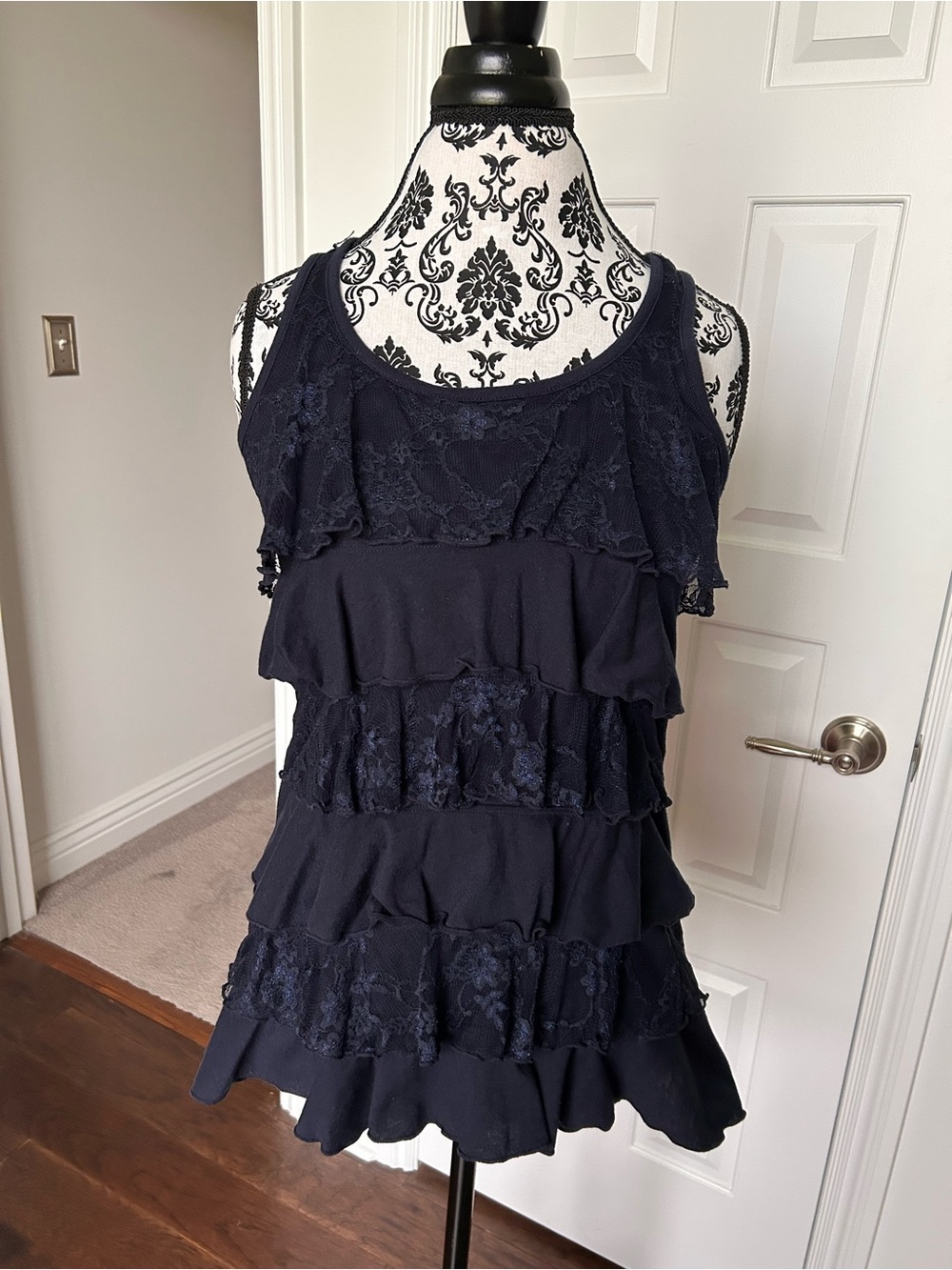 Zenana Outfitters Sz Large tiered Racerback tank top